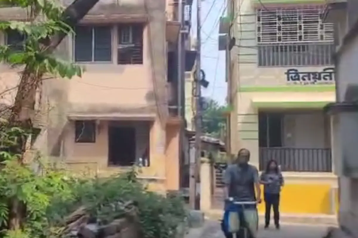 Kolkata News: मध्यरात्रि में पाटुली में गोलीबारी, छत पर हमला, तृणमूल समर्थक की हत्या 15 Patuli Jadavpur shooting TMC supporter killed Kolkata: कोलकाता के पाटुली में रात को छत पर गोलीबारी, तृणमूल समर्थक राहुल दे की मौत, एक घायल, पुलिस ने चार को गिरफ्तार किया।