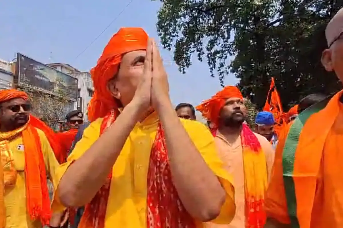 Ram Navami procession Bhowanipore Kolkata: भवानीपुर में रामनवमी शोभायात्रा में विपक्ष के नेता शुभेंदु अधिकारी शामिल। पद्मपुकुर से निकली भव्य यात्रा में महिलाओं व सनातनियों की उमड़ी भीड़।