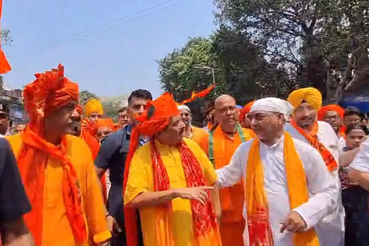 Ram Navami procession Bhowanipore Kolkata: भवानीपुर में रामनवमी शोभायात्रा में विपक्ष के नेता शुभेंदु अधिकारी शामिल। पद्मपुकुर से निकली भव्य यात्रा में महिलाओं व सनातनियों की उमड़ी भीड़।