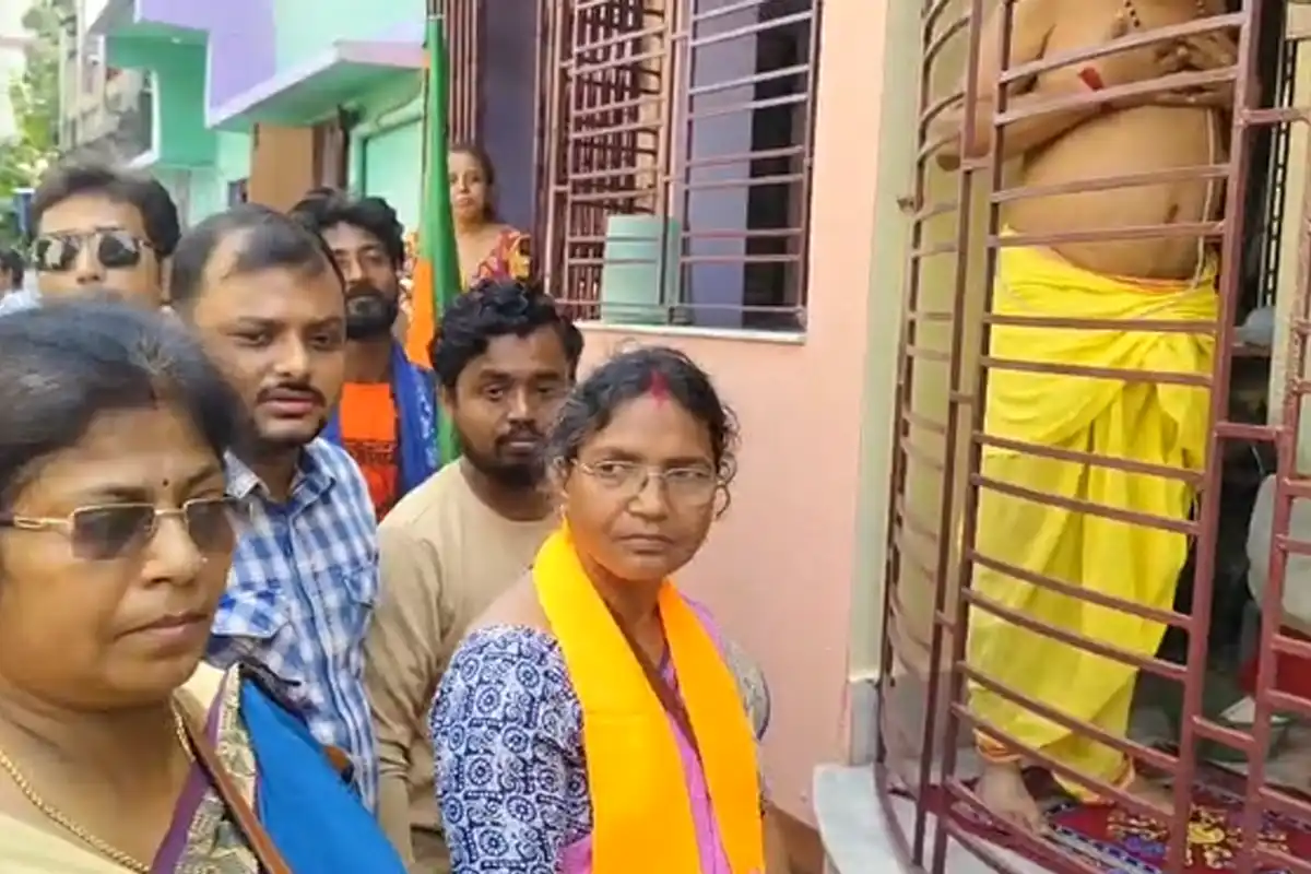 Panihati Ward 33 BJP campaign Ratna Debnath: पानिहाटी में प्रचार के दौरान सड़क और नाली को लेकर लोगों की शिकायतें सामने आईं