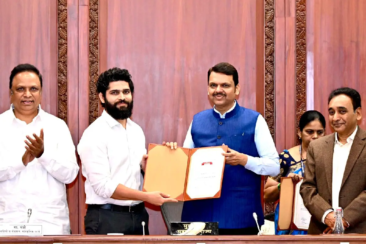 नागपुर को ई-गवर्नेंस मुहिम में तिहरा सम्मान - राजस्व, पुलिस और जिला परिषद को मिले प्रथम व द्वितीय पुरस्कार 13 Nagpur e-governance award Maharashtra: महाराष्ट्र की 150 दिन की ई-गवर्नेंस मुहिम में नागपुर को तिहरा सम्मान। मुख्यमंत्री फडणवीस ने सह्याद्री अतिथि गृह में किया पुरस्कृत।