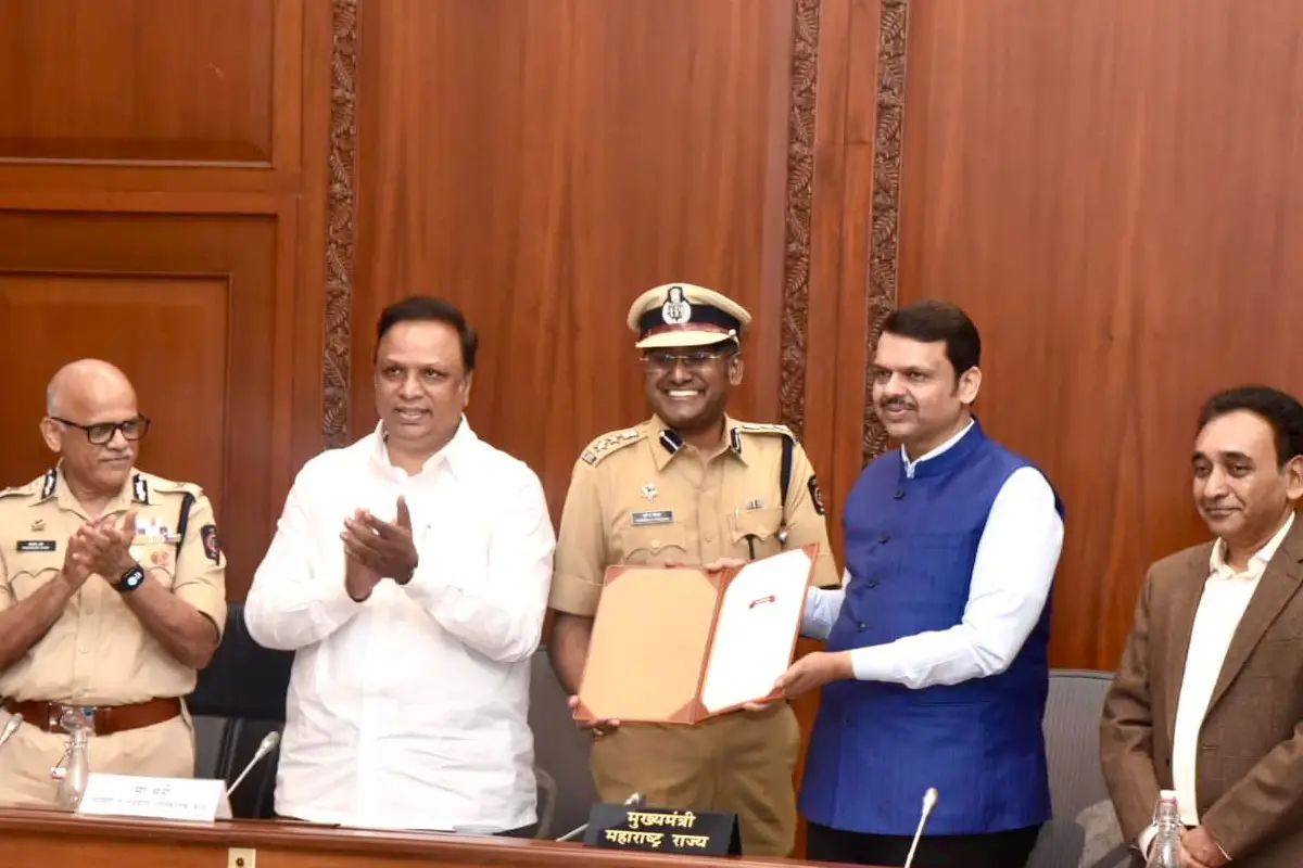 Nagpur e-governance award Maharashtra: महाराष्ट्र की 150 दिन की ई-गवर्नेंस मुहिम में नागपुर को तिहरा सम्मान। मुख्यमंत्री फडणवीस ने सह्याद्री अतिथि गृह में किया पुरस्कृत।