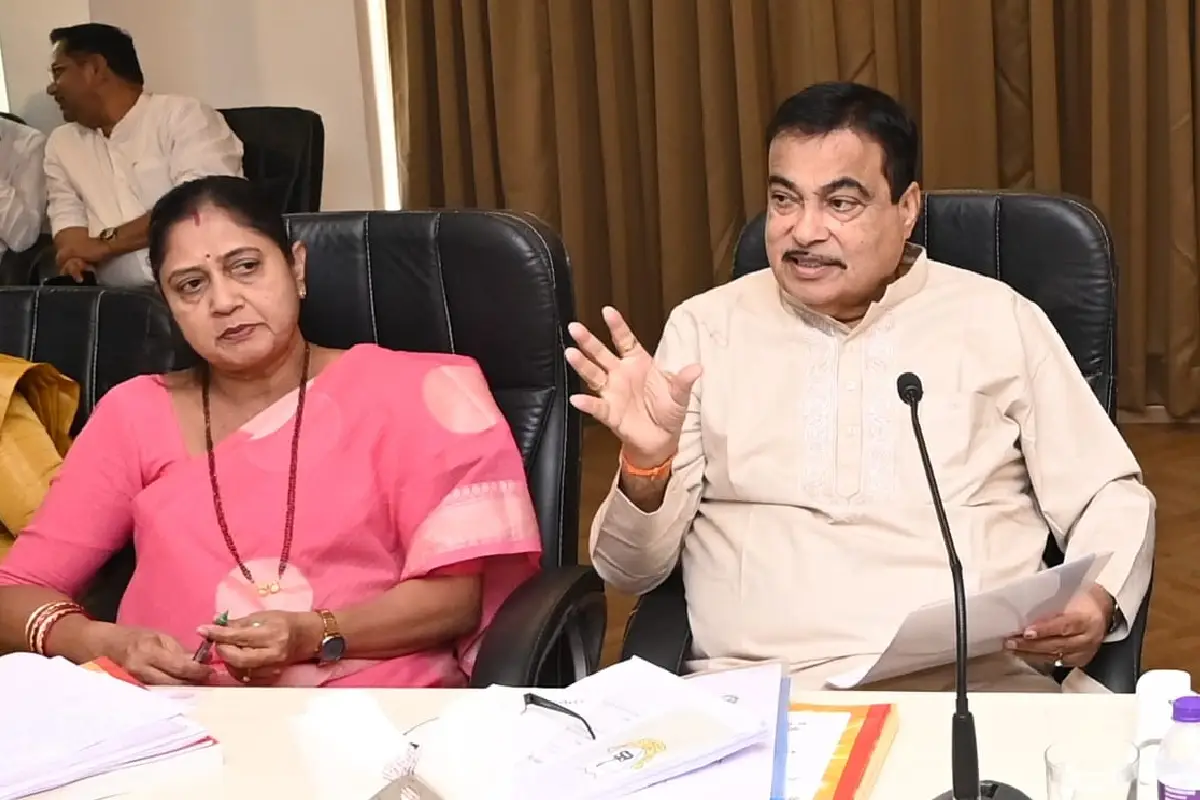 Nagpur encroachment removal Gadkari order: केंद्रीय मंत्री गडकरी ने नागपुर में 8 दिनों में अतिक्रमण हटाने के निर्देश दिए, पानी की लीकेज और नदी प्रदूषण पर भी जताई नाराजगी।