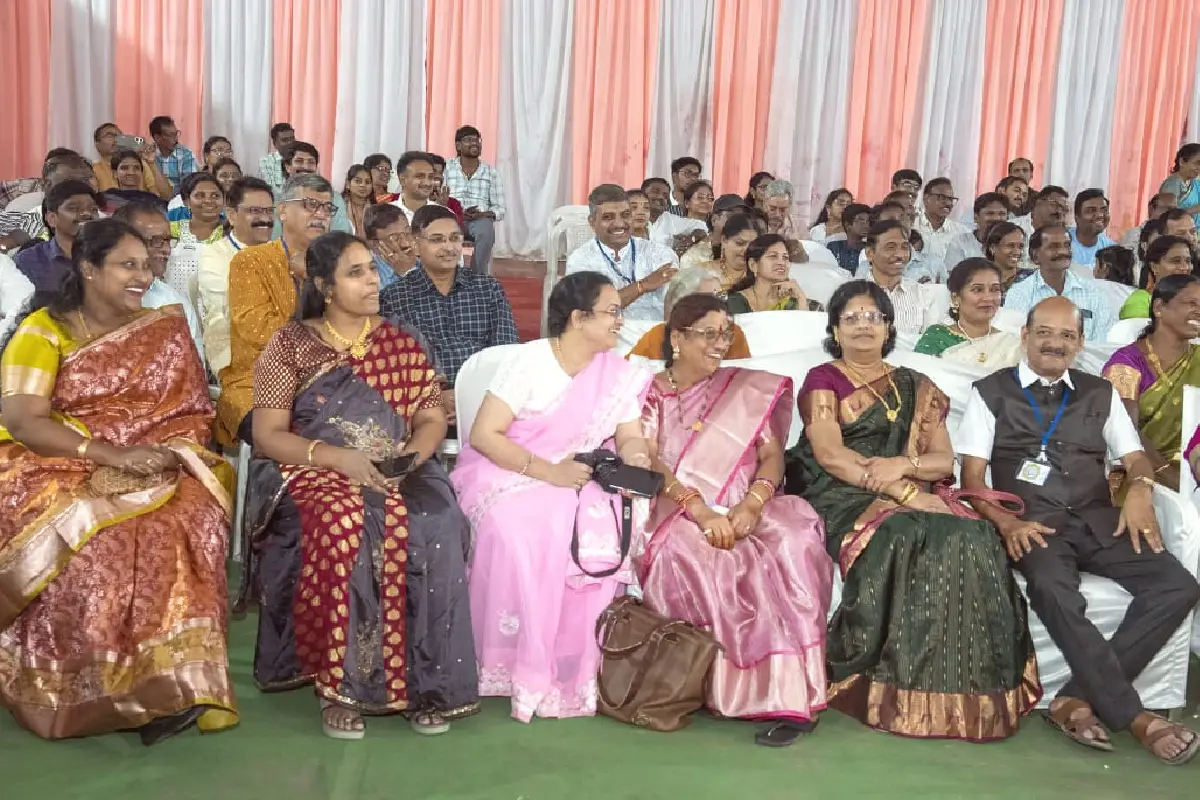 नागपुर: आंध्र एसोसिएशन ने राम नवमी पर "सीता राम कल्याणम" और "राम पट्टाभिषेकम" का भव्य आयोजन किया 16 Ram Navami celebration Nagpur Andhra Association: नागपुर के अमृतभवन में आंध्र एसोसिएशन ने राम नवमी पर सीता राम कल्याणम, राम पट्टाभिषेकम और उगादि का भव्य धार्मिक आयोजन किया।