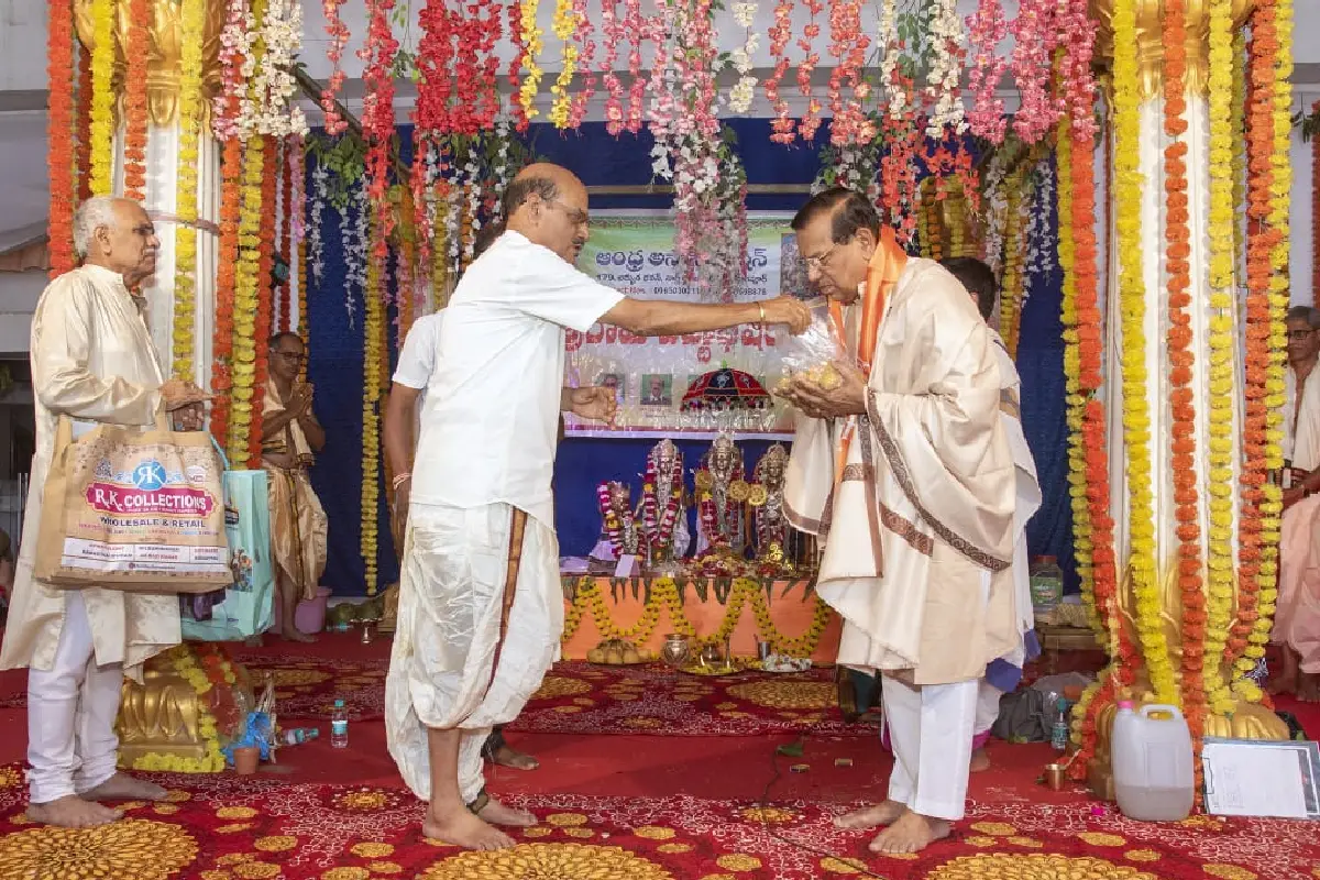 Ram Navami celebration Nagpur Andhra Association: नागपुर के अमृतभवन में आंध्र एसोसिएशन ने राम नवमी पर सीता राम कल्याणम, राम पट्टाभिषेकम और उगादि का भव्य धार्मिक आयोजन किया।