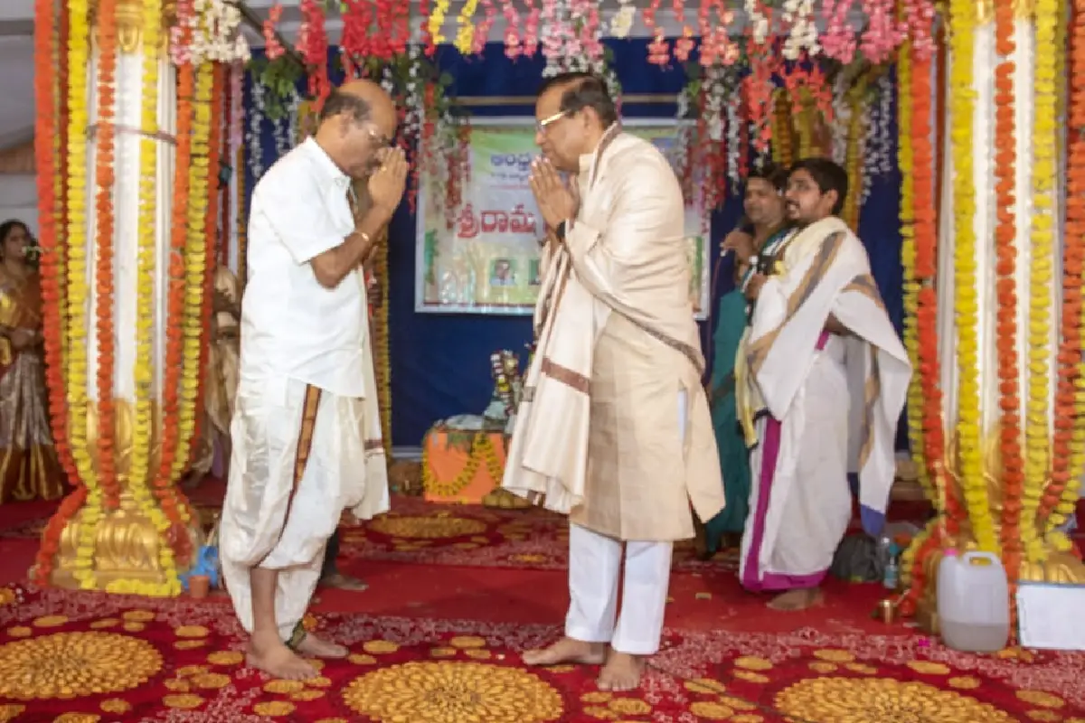 नागपुर: आंध्र एसोसिएशन ने राम नवमी पर "सीता राम कल्याणम" और "राम पट्टाभिषेकम" का भव्य आयोजन किया 12 Ram Navami celebration Nagpur Andhra Association: नागपुर के अमृतभवन में आंध्र एसोसिएशन ने राम नवमी पर सीता राम कल्याणम, राम पट्टाभिषेकम और उगादि का भव्य धार्मिक आयोजन किया।