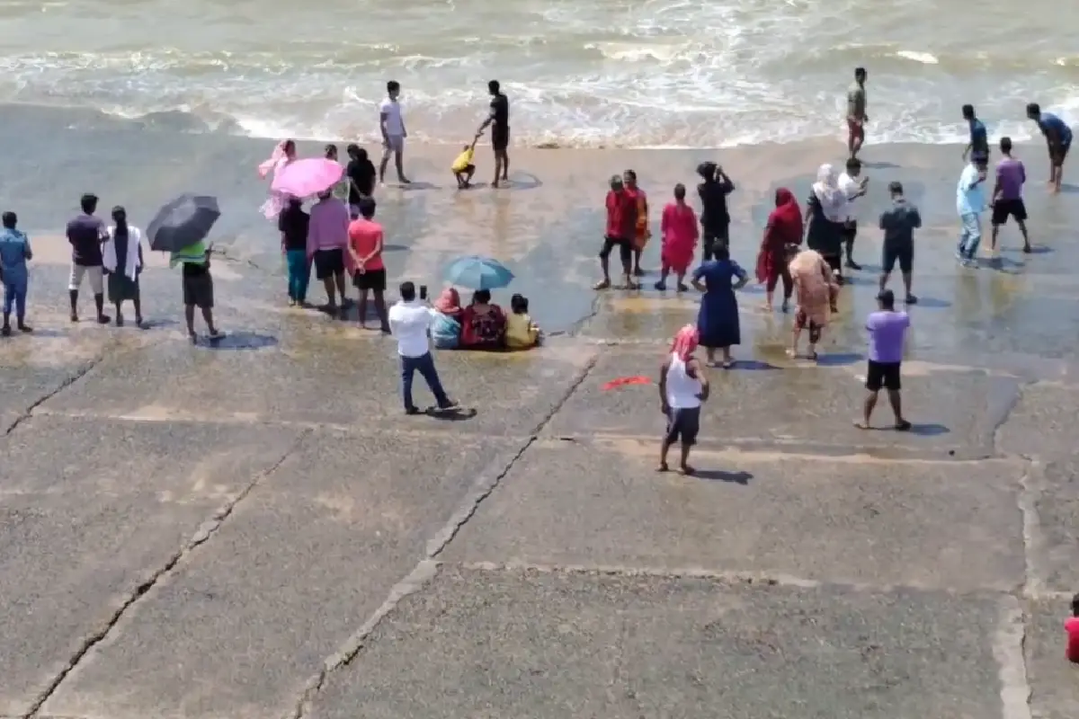 Odisha News: तालसारी बीच पर शूटिंग के दौरान समुद्र में डूबे टॉलीवुड अभिनेता राहुल बनर्जी, 43 साल की उम्र में निधन 14 Rahul Banerjee Tollywood actor death Talsari Beach Odisha: टॉलीवुड अभिनेता राहुल अरुणोदय बनर्जी (43) का 29 मार्च को ओडिशा के तालसारी बीच पर सीरियल शूटिंग के दौरान समुद्र में डूबने से निधन हो गया।