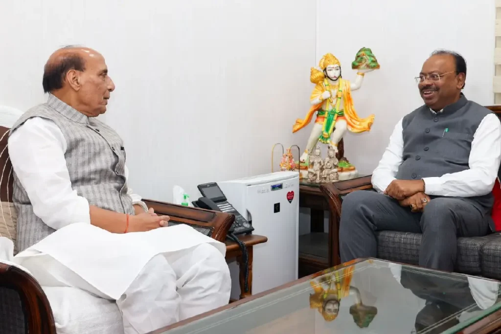 Nagpur News: कामठी कैंटोनमेंट को येरखेड़ा नगर पंचायत में शामिल करने की मांग, राजस्व मंत्री बावनकुळे ने राजनाथ सिंह से की मुलाकात