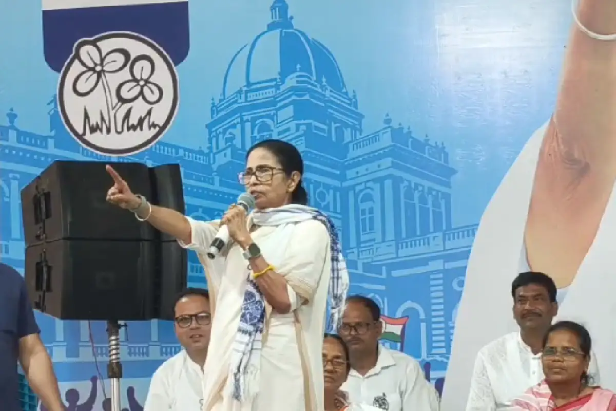 West Bengal News: तृणमूल अब महासागर है - एक लहर आई तो BJP साफ हो जाएगी, चंद्रकोना में ममता का हुंकार 12 Mamata Banerjee Chandrakona rally BJP Trinamool: चंद्रकोना रैली में ममता बनर्जी की BJP को चेतावनी - "तृणमूल अब महासागर है, एक लहर में BJP बह जाएगी।" पश्चिम मेदिनीपुर से पूरी रिपोर्ट।