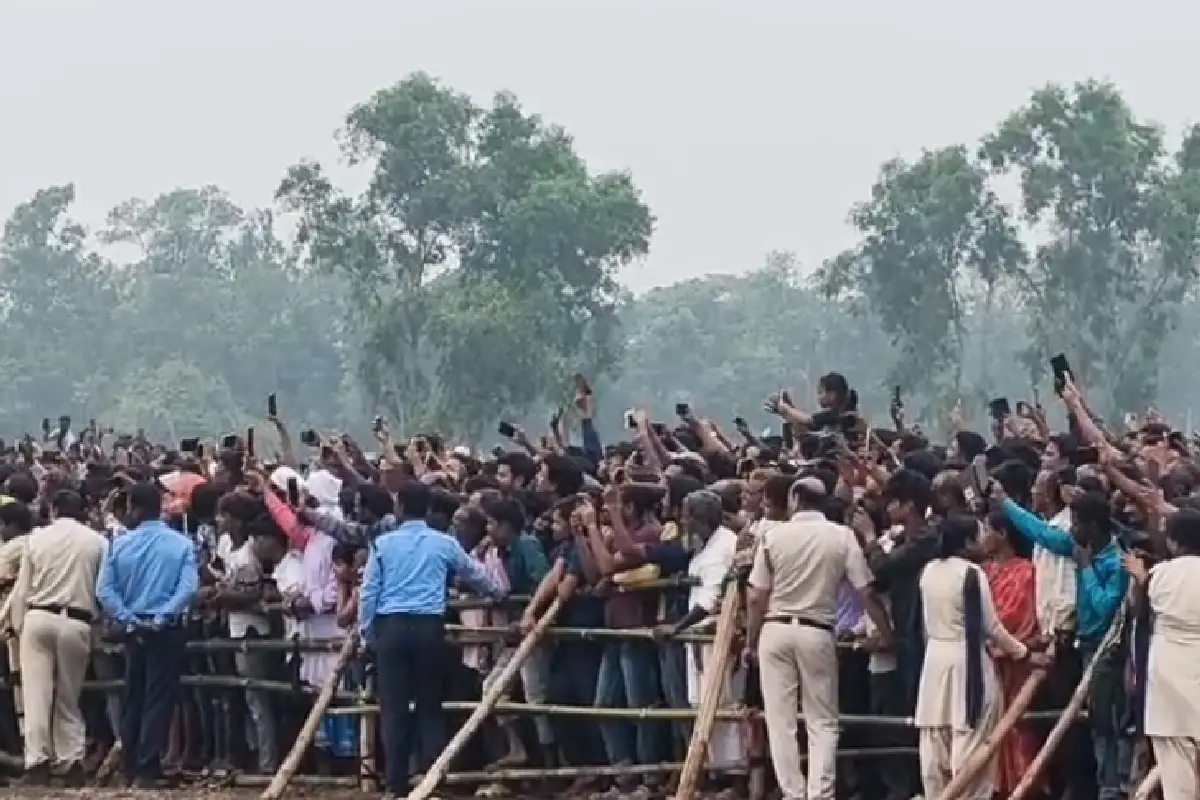 West Bengal News: तृणमूल अब महासागर है - एक लहर आई तो BJP साफ हो जाएगी, चंद्रकोना में ममता का हुंकार 16 Mamata Banerjee Chandrakona rally BJP Trinamool: चंद्रकोना रैली में ममता बनर्जी की BJP को चेतावनी - "तृणमूल अब महासागर है, एक लहर में BJP बह जाएगी।" पश्चिम मेदिनीपुर से पूरी रिपोर्ट।