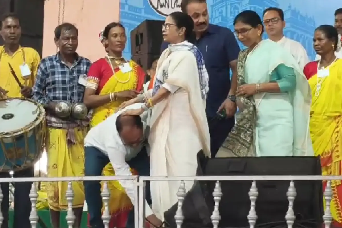 West Bengal News: तृणमूल अब महासागर है - एक लहर आई तो BJP साफ हो जाएगी, चंद्रकोना में ममता का हुंकार 14 Mamata Banerjee Chandrakona rally BJP Trinamool: चंद्रकोना रैली में ममता बनर्जी की BJP को चेतावनी - "तृणमूल अब महासागर है, एक लहर में BJP बह जाएगी।" पश्चिम मेदिनीपुर से पूरी रिपोर्ट।