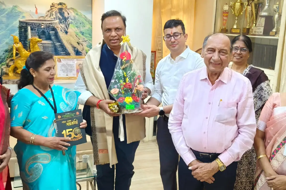 Ashish Shelar visits Dhanwate School Nagpur: महाराष्ट्र के सांस्कृतिक मंत्री आशिष शेलार ने नागपुर के ऐतिहासिक 156 वर्षीय धनवटे विद्यालय का दौरा किया - जहाँ डॉ. हेडगेवार ने पढ़ाई की थी।