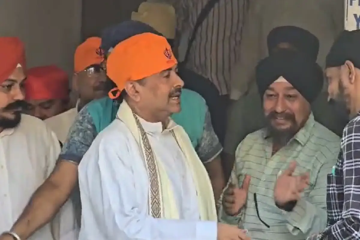 Suvendu Adhikari Bhowanipore nomination filing: भाजपा प्रत्याशी शुभेन्दु अधिकारी ने भवानीपुर सीट से नामांकन दाखिल किया। हाजरा मोड़ जनसभा के बाद अमित शाह के साथ अलीपुर सर्वे बिल्डिंग पहुंचे।