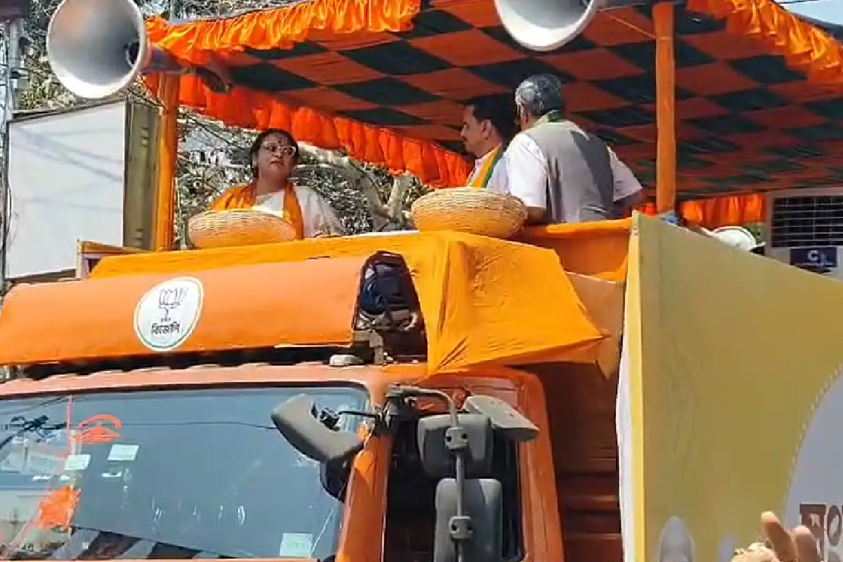 Suvendu Adhikari Bhowanipore nomination filing: भाजपा प्रत्याशी शुभेन्दु अधिकारी ने भवानीपुर सीट से नामांकन दाखिल किया। हाजरा मोड़ जनसभा के बाद अमित शाह के साथ अलीपुर सर्वे बिल्डिंग पहुंचे।