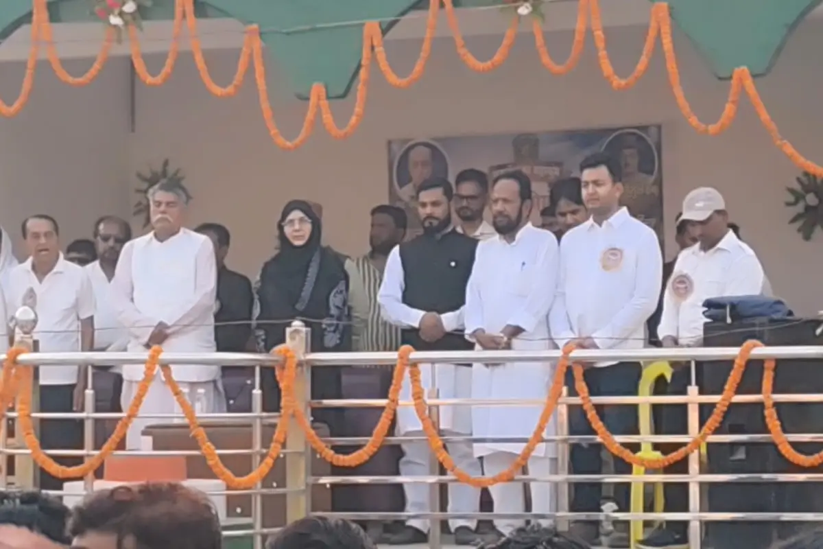 Siwan state level football tournament: सिवान में स्वर्गीय नैमूलहक व नसीम उल हक की याद में राज्य स्तरीय फुटबॉल टूर्नामेंट शुरू, 5 अप्रैल तक चलेगा रोमांचक मुकाबला।