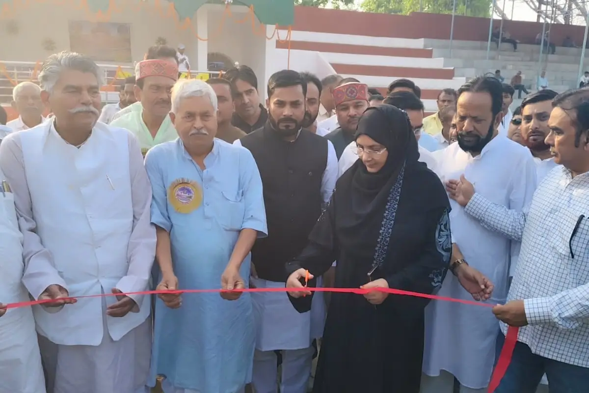 Siwan state level football tournament: सिवान में स्वर्गीय नैमूलहक व नसीम उल हक की याद में राज्य स्तरीय फुटबॉल टूर्नामेंट शुरू, 5 अप्रैल तक चलेगा रोमांचक मुकाबला।