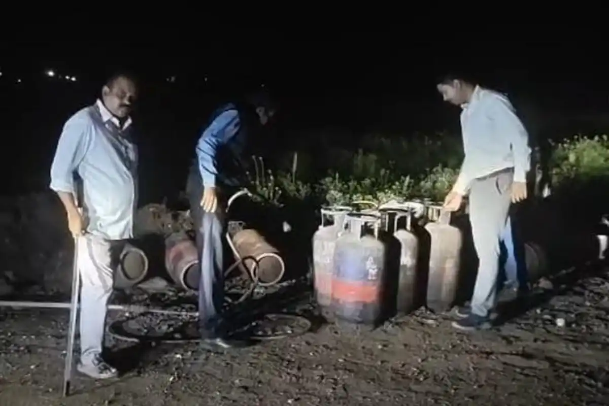 LPG gas theft raid Chhatrapati Sambhajinagar: छापा मारकर लाखों की गैस बरामद, दो लोग पकड़े गए