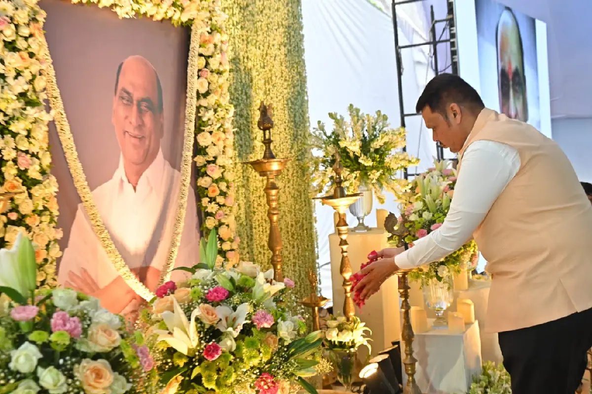 Datta Meghe condolence meeting Nagpur: विदर्भ क्रिकेट असोसिएशन मैदान जामठा नागपुर में दत्ता मेघे की सर्वदलीय शोकसभा; CM फडणवीस और गडकरी ने दी श्रद्धांजलि, दो स्मारक बनाने की घोषणा।