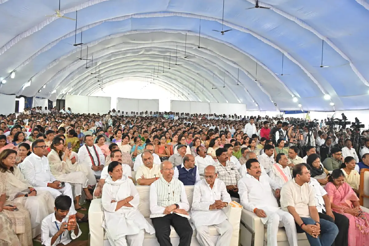 Datta Meghe condolence meeting Nagpur: विदर्भ क्रिकेट असोसिएशन मैदान जामठा नागपुर में दत्ता मेघे की सर्वदलीय शोकसभा; CM फडणवीस और गडकरी ने दी श्रद्धांजलि, दो स्मारक बनाने की घोषणा।