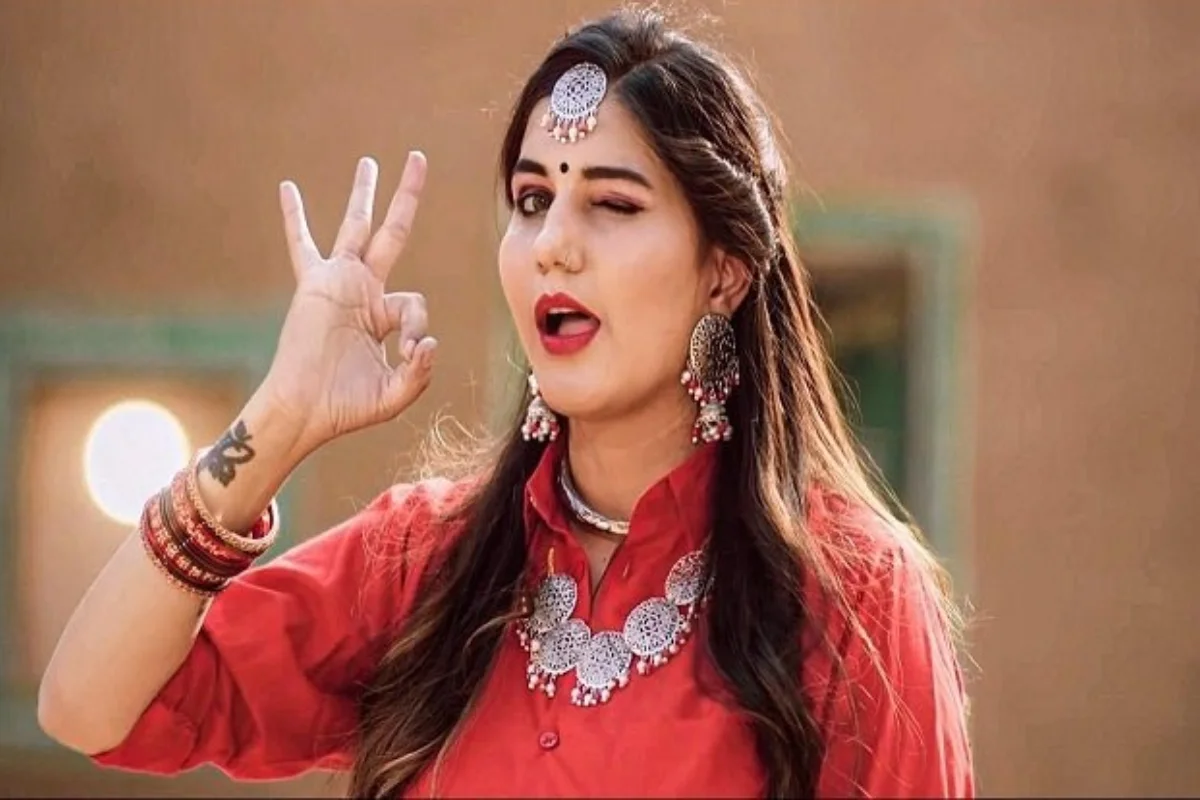 कोर्ट पहुंचीं सपना चौधरी, जमानती वारंट हुआ रद्द, 28 अप्रैल को अगली सुनवाई