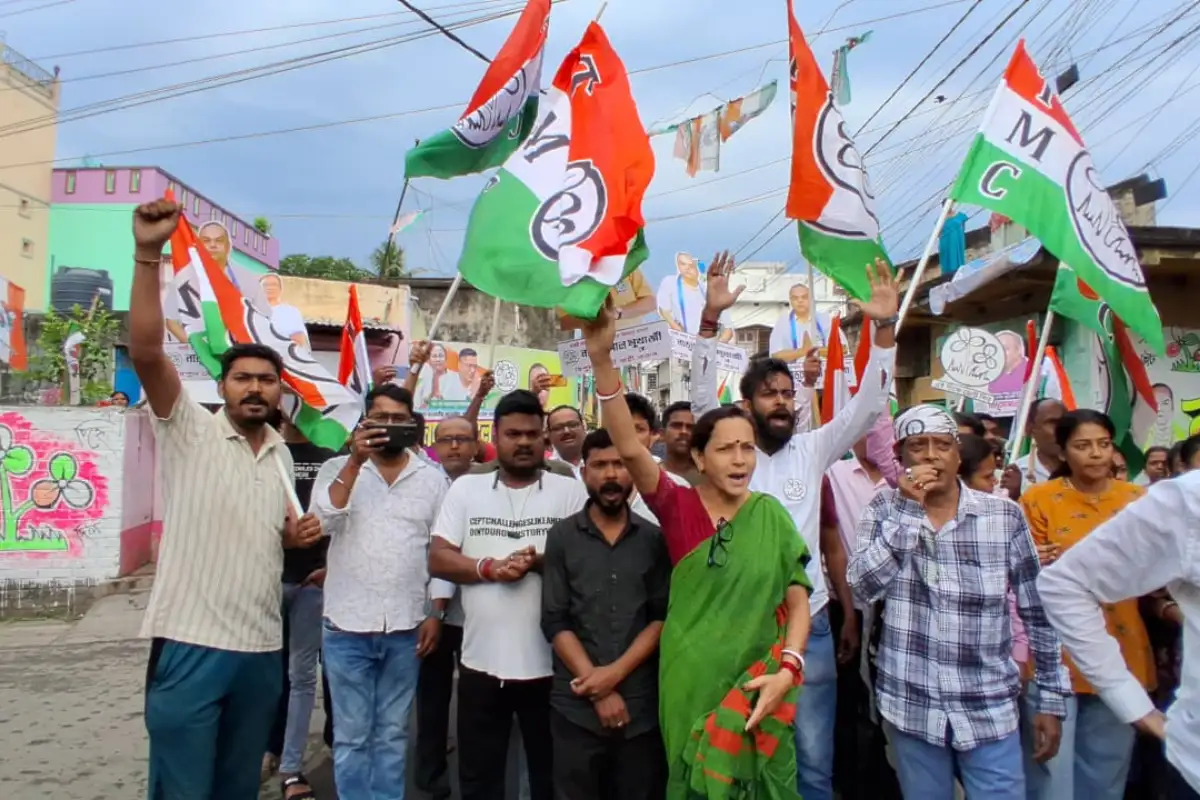 Adhir Chowdhury campaign attack Berhampore Election Commission: बहरामपुर में अधीर चौधरी के प्रचार पर TMC समर्थकों का हमला — चुनाव आयोग ने तैनात की केंद्रीय बल और राज्य पुलिस