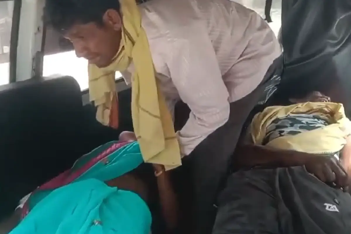 Kalmeshwar road accident Dhapewada Nagpur: नागपुर के धापेवाड़ा में अज्ञात वाहन की टक्कर से तीन घायल। सुरेश मसराम गंभीर, मेडिकल अस्पताल में भर्ती। पुलिस जांच जारी।