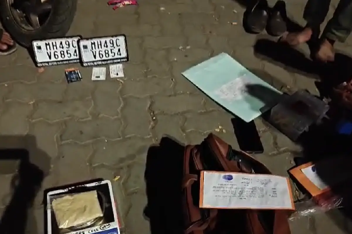 नागपुर, लकड़गंज में एनडीपीएस पथक की कार्रवाई, 53 ग्राम मेफेड्रोन सहित आरोपी गिरफ्तार - दो फरार 14 Nagpur NDPS squad drug arrest Lakadganj: नागपुर के लकड़गंज में एनडीपीएस पथक ने 53 ग्राम मेफेड्रोन सहित आरोपी को दबोचा, ₹3.60 लाख का माल जब्त, दो आरोपी फरार।