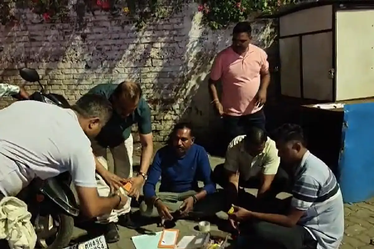 नागपुर, लकड़गंज में एनडीपीएस पथक की कार्रवाई, 53 ग्राम मेफेड्रोन सहित आरोपी गिरफ्तार - दो फरार 13 Nagpur NDPS squad drug arrest Lakadganj: नागपुर के लकड़गंज में एनडीपीएस पथक ने 53 ग्राम मेफेड्रोन सहित आरोपी को दबोचा, ₹3.60 लाख का माल जब्त, दो आरोपी फरार।