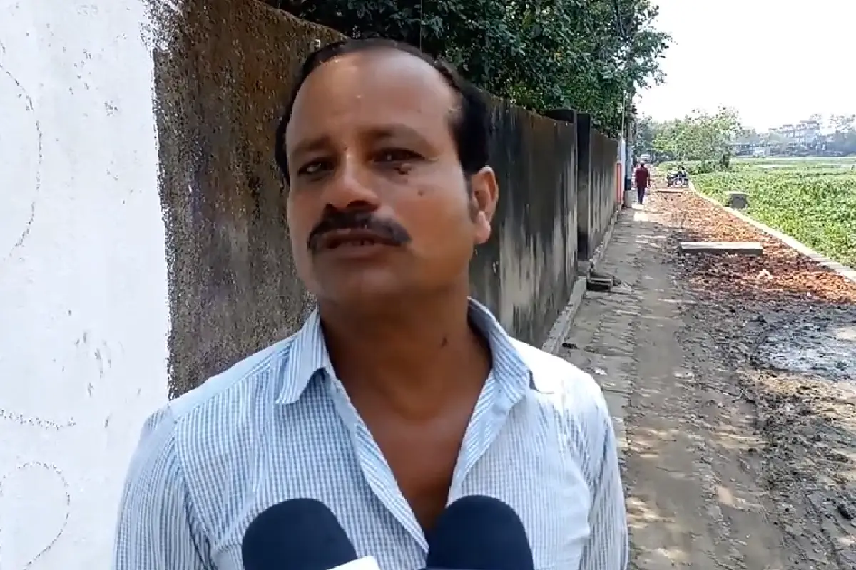 Santragachhi lake residents vote boycott bad roads Howrah: हावड़ा के संतरागाछी पक्षी विहार झील किनारे के निवासियों ने टूटी सड़कों के विरोध में चुनाव बहिष्कार का ऐलान किया। "सड़क नहीं तो वोट नहीं" की माँग।