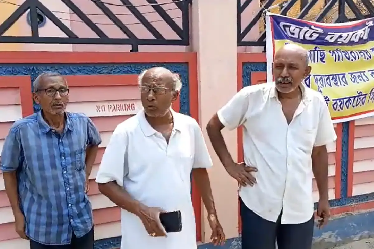 Santragachhi lake residents vote boycott bad roads Howrah: हावड़ा के संतरागाछी पक्षी विहार झील किनारे के निवासियों ने टूटी सड़कों के विरोध में चुनाव बहिष्कार का ऐलान किया। "सड़क नहीं तो वोट नहीं" की माँग।