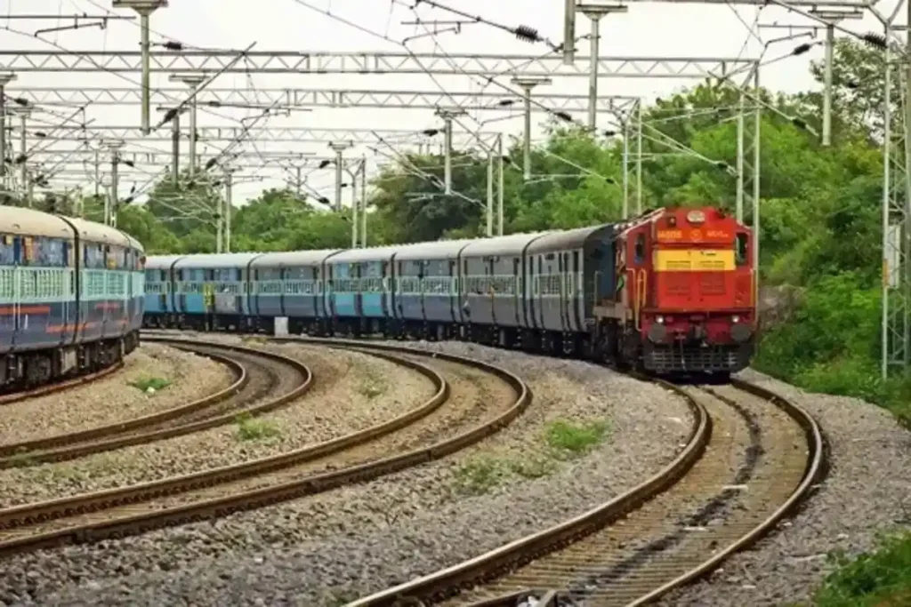 Maharashtra News: मध्य रेलवे का रिकॉर्ड, वित्त वर्ष 2025-26 में 164 करोड़ से अधिक यात्रियों ने किया सफर, 7 नई ट्रेनें शुरू