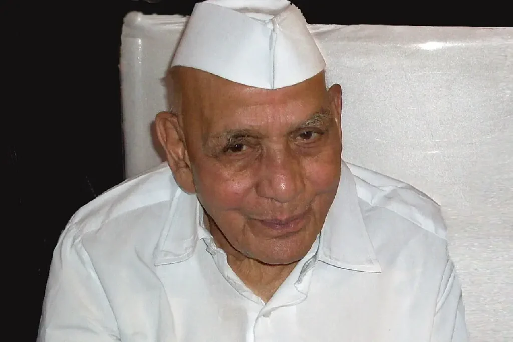 नागपुर में सादगीपूर्ण समारोह – जल विशेषज्ञ डॉ. माधव चितले को ‘डॉ. मोहन धारिया राष्ट्र निर्माण पुरस्कार’ से सम्मानित