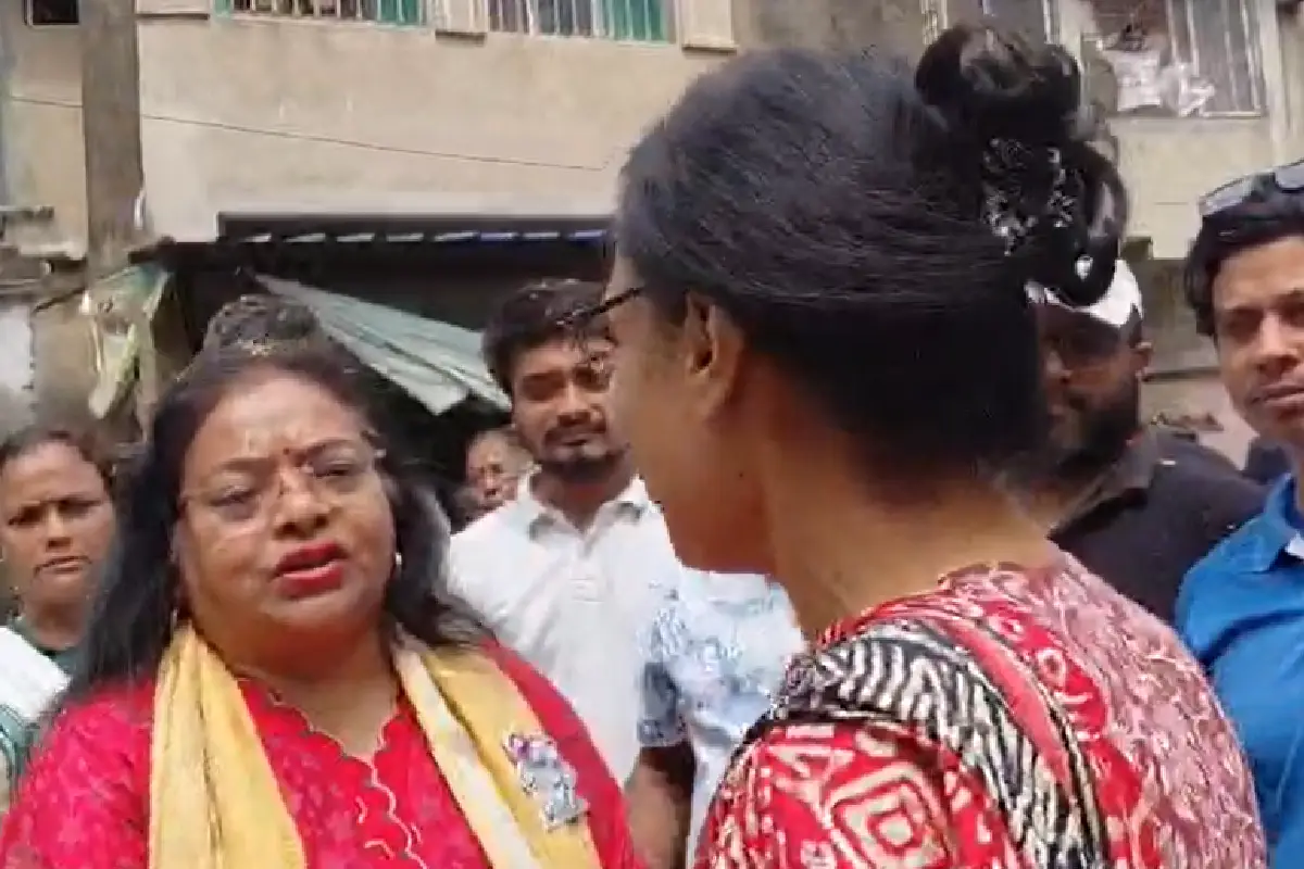 बेहाला पश्चिम की प्रत्याशी रत्ना चट्टोपाध्याय ने वार्ड 125 में किया चुनाव कार्यालय का उद्घाटन 12 Ratna Chattopadhyay Ward 125 election office Kolkata: बेहाला पश्चिम विधानसभा क्षेत्र की प्रत्याशी रत्ना चट्टोपाध्याय ने वार्ड 125 में प्रचार के दौरान चुनाव कार्यालय का उद्घाटन किया।