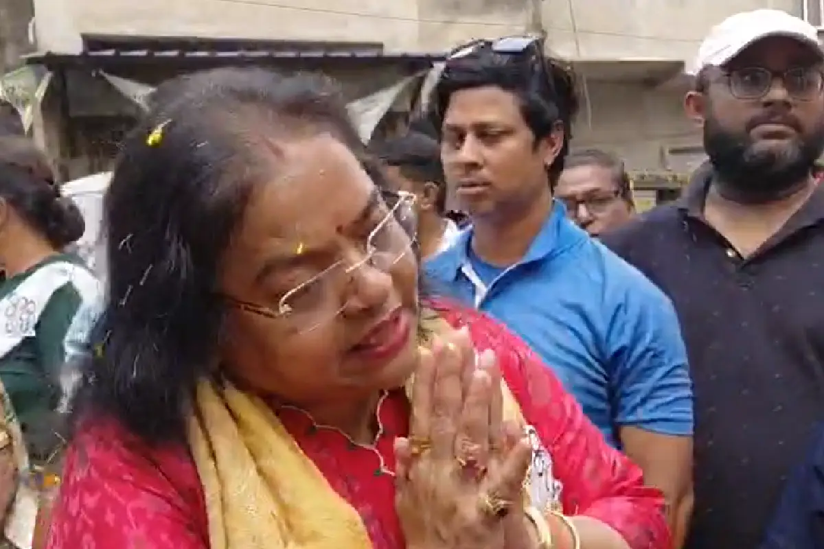 Ratna Chattopadhyay Ward 125 election office Kolkata: बेहाला पश्चिम विधानसभा क्षेत्र की प्रत्याशी रत्ना चट्टोपाध्याय ने वार्ड 125 में प्रचार के दौरान चुनाव कार्यालय का उद्घाटन किया।