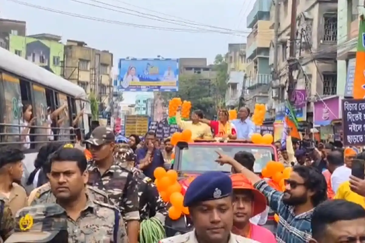 पानीहाटी में भाजपा उम्मीदवार के रूप में अभया की मां ने भरा नामांकन, रैली और सभा में उठी महिला सुरक्षा की आवाज 12 Abhaya mother BJP candidate Panihati assembly election: पानीहाटी में अभया की मां ने भरा नामांकन, महिला सुरक्षा पर जोर