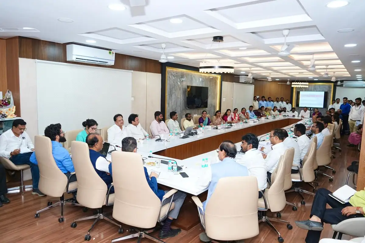 Nagpur News: भविष्य की जनसंख्या को ध्यान में रख बनें जल योजनाएं - पालकमंत्री चंद्रशेखर बावनकुले का नगर परिषदों को निर्देश | Photos 13 Nagpur water supply plan municipal councils: पालकमंत्री चंद्रशेखर बावनकुले ने नागपुर की नगर परिषदों को निर्देश दिए - जल योजनाएं 25 वर्षों की जनसंख्या को ध्यान में रखकर बनाई जाएं।