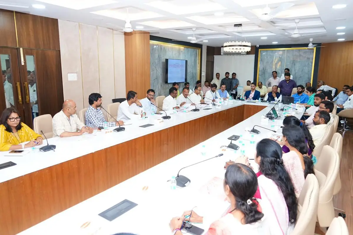 Nagpur News: भविष्य की जनसंख्या को ध्यान में रख बनें जल योजनाएं - पालकमंत्री चंद्रशेखर बावनकुले का नगर परिषदों को निर्देश | Photos 14 Nagpur water supply plan municipal councils: पालकमंत्री चंद्रशेखर बावनकुले ने नागपुर की नगर परिषदों को निर्देश दिए - जल योजनाएं 25 वर्षों की जनसंख्या को ध्यान में रखकर बनाई जाएं।