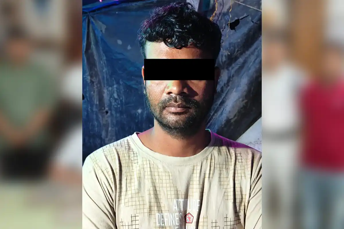 South 24 Parganas Crime: भांगड़ में देर रात पुलिस छापेमारी, अवैध हथियार तस्कर गिरफ्तार, तीन देसी कट्टे और दो जिंदा कारतूस बरामद 12 illegal arms dealer arrested Bhangar South 24 Parganas: भांगर में देर रात छापे में अवैध हथियार कारोबारी गिरफ्तार