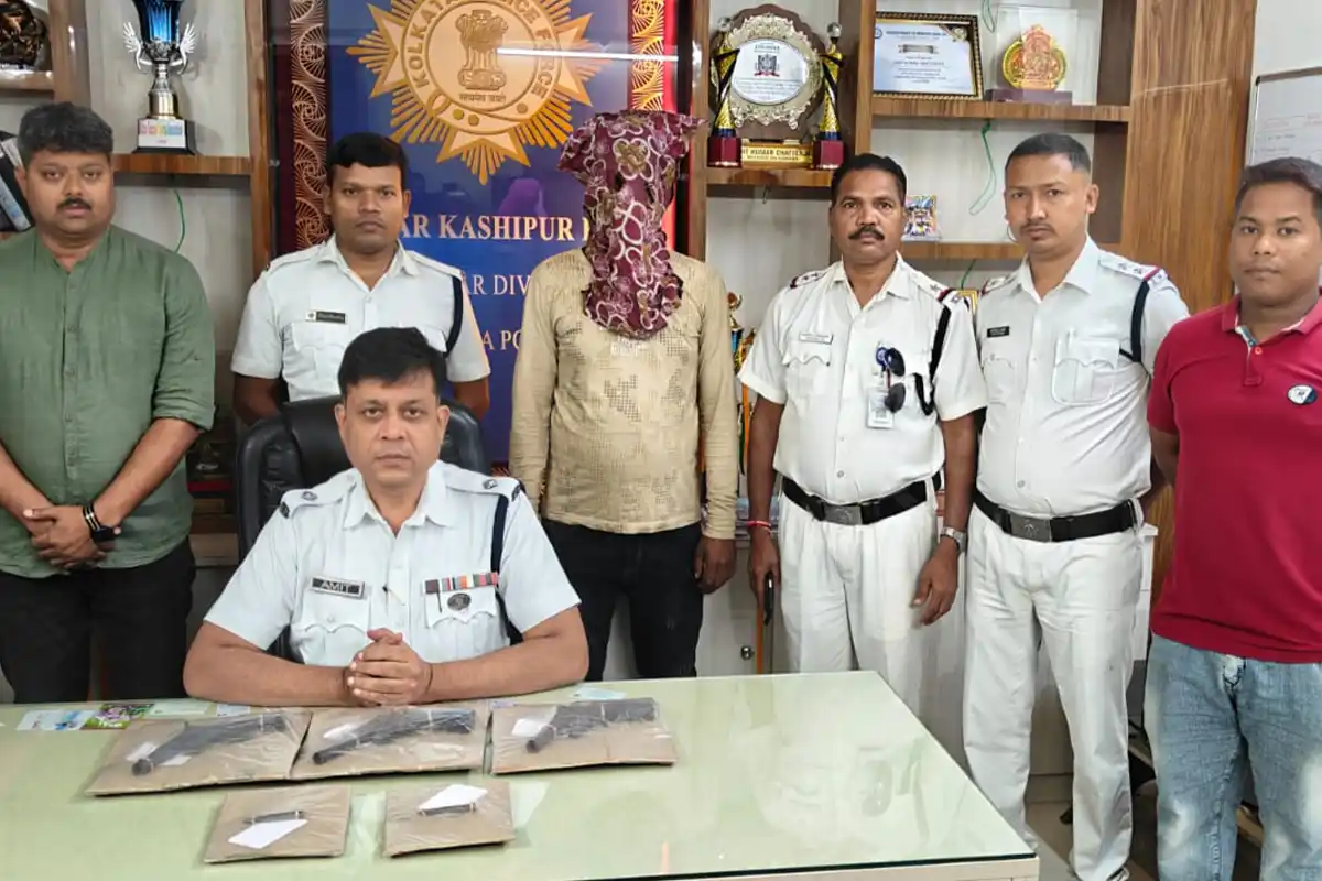 illegal arms dealer arrested Bhangar South 24 Parganas: भांगर में देर रात छापे में अवैध हथियार कारोबारी गिरफ्तार