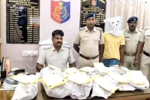 मतदान से पहले बागदा पुलिस का बड़ा एक्शन, 13.7 किलो गांजे के साथ तस्कर गिरफ्तार, उत्तर 24 परगना