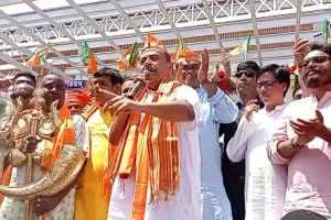 West Bengal Election: शुभेंदु अधिकारी का ऐलान, BJP जीती तो नौकरी परीक्षा में 5 साल की और छूट, भवानीपुर में ममता को हराने का संकल्प