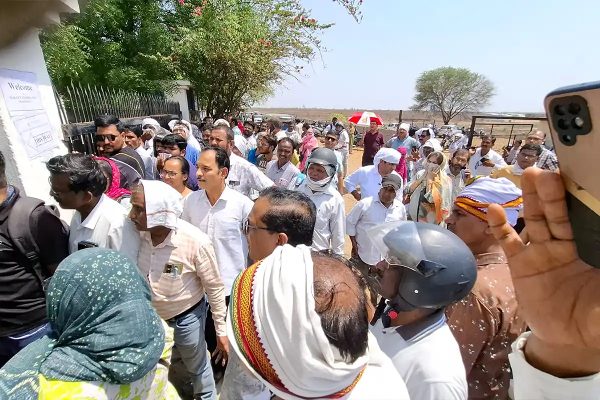 Nagpur CET exam chaos Raisoni College: नागपुर में सीईटी परीक्षा के दौरान छात्रों को धूप में खड़ा रखने पर बढ़ी नाराज़गी