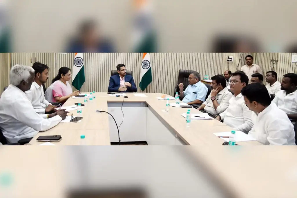 Nagpur voter list verification campaign: मतदाता सूची सुधार के लिए घर-घर पहुंच रहे अधिकारी, सभी से सहयोग की अपील