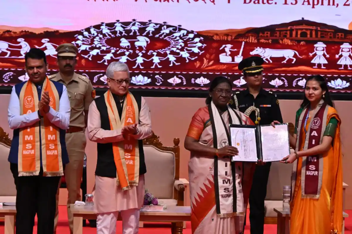 Nagpur News: राष्ट्रपति द्रौपदी मुर्मू ने कहा - डॉक्टरों को जीवनभर सीखते रहना चाहिए 15 Draupadi Murmu Nagpur medical convocation: डॉक्टरों को जीवनभर सीखते रहने और ईमानदारी बनाए रखने का संदेश