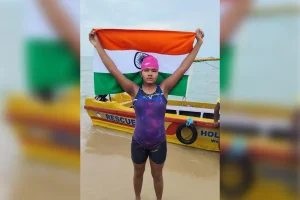 दृष्टिहीन तैराक ईश्वरी पांडे ने पलक जलडमरूमध्य पार कर बनाया विश्व रिकॉर्ड, मुख्यमंत्री ने दी बधाई