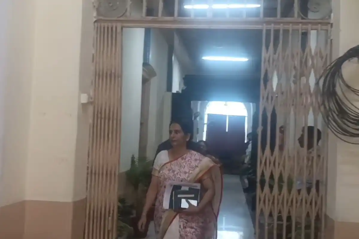 कोलकाता नगर निगम के डीयू नॉर्थ कार्यालय में चुनावी तैयारियों की समीक्षा बैठक सम्पन्न 18 Kolkata election security review meeting: चुनावी व्यवस्था और सुरक्षा तैयारियों की समीक्षा