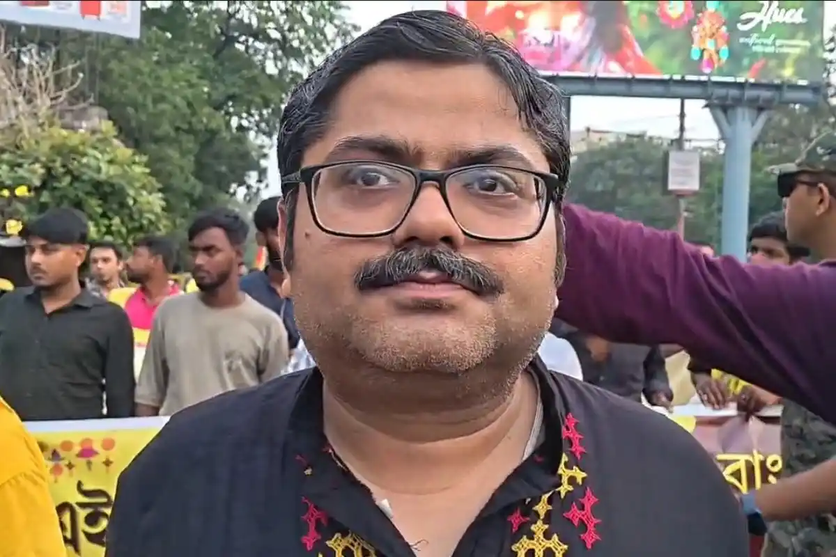 कोलकाता में पयला बैशाख पर जुलूस को लेकर विवाद, बंगाल पक्ष का बड़ा मार्च 13 Kolkata Poila Baisakh rally Bangla Pokkho: कोलकाता में बांग्ला पक्ष का बड़ा जुलूस निकला। अनुमति विवाद, चुनाव आयोग पर आरोप और बंगाली संस्कृति, भाषा व अधिकारों को लेकर उठे मुद्दों की पूरी खबर।