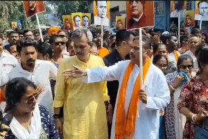 भवानीपुर में शुभेंदु अधिकारी ने चेतला से शुरू किया चुनाव प्रचार, लोगों को दी नववर्ष की शुभकामनाएं