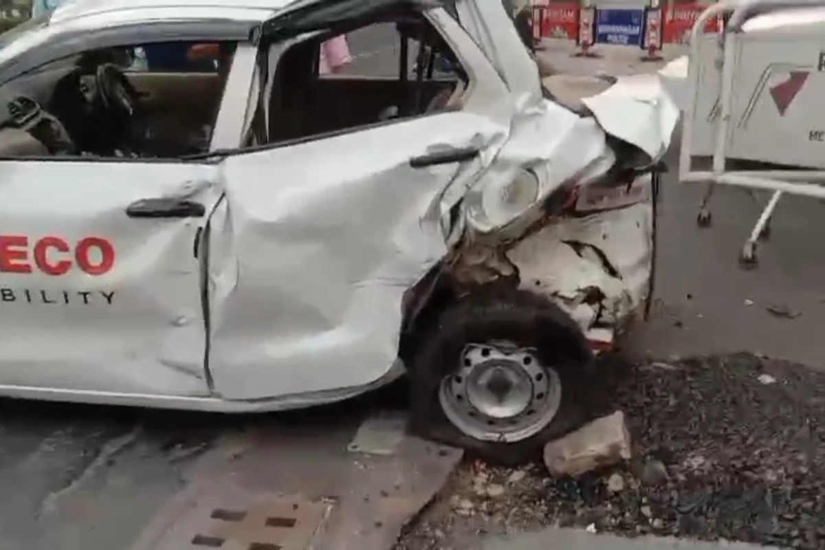 Photos: कोलकाता सेक्टर फाइव मेट्रो के पास दो कारों की टक्कर, तेज रफ्तार हादसे में चालक घायल 17 Kolkata Sector V car accident: कोलकाता सेक्टर फाइव मेट्रो के पास कार हादसे में चालक घायल। पुलिस को शराब पीकर ड्राइविंग का शक, न्यू टाउन मार्ग पर टक्कर।