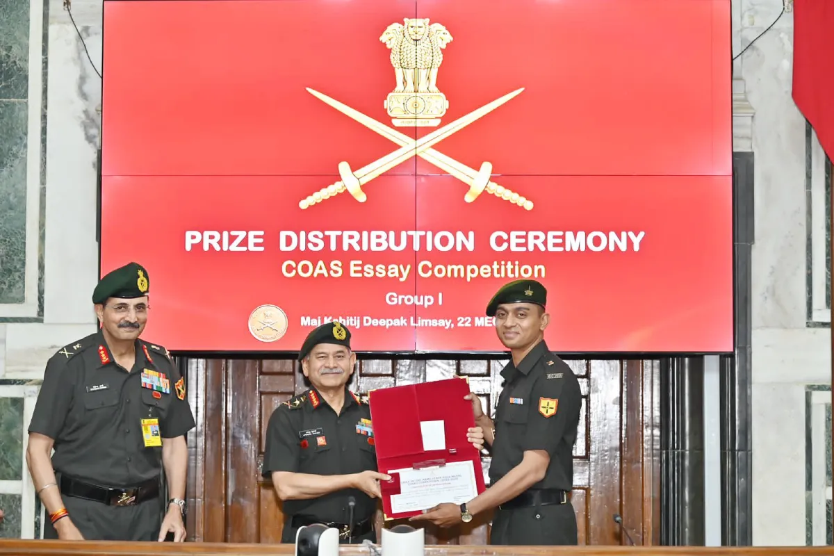 Major Kshitij Limse Nagpur Army Chief Special Glory Medal: नागपुर के मेजर क्षितिज लिमसे को सेना प्रमुख जनरल उपेंद्र द्विवेदी ने दिया सेना अध्यक्ष विशेष गौरव पदक